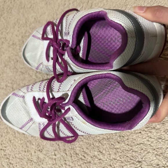 Vionic Shoes - Picture 4 of 7